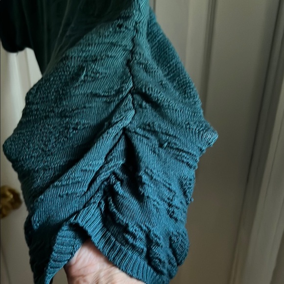 a.n.a Green Ruched Short Sleeve T-Shirt - Picture 9 of 10